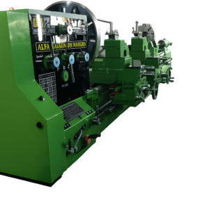 Extra heavy duty all geared lathe machine